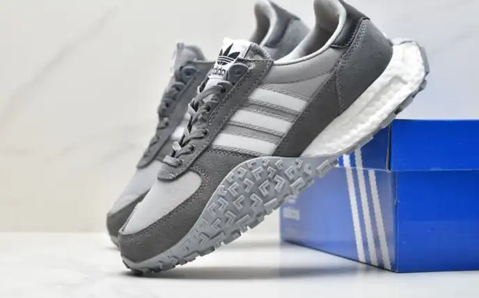 hype Adidas Sneakers