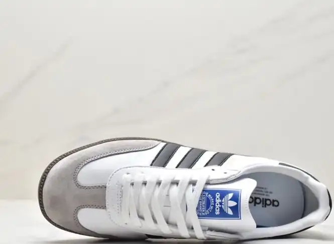 hype Adidas Sneakers