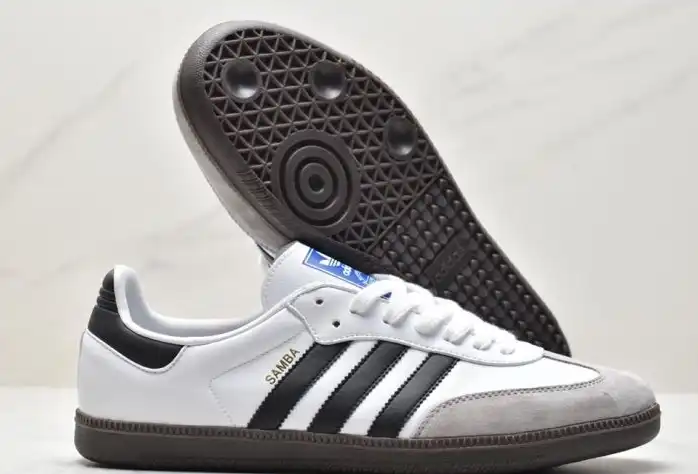 hype Adidas Sneakers