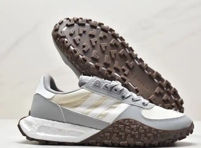 hype Adidas Sneakers