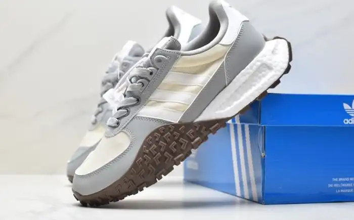 hype Adidas Sneakers