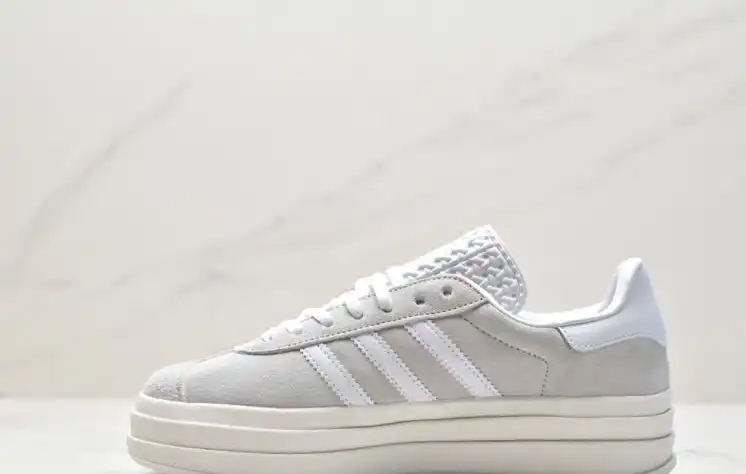 hype Adidas Sneakers