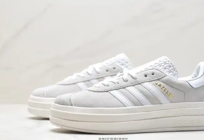 hype Adidas Sneakers