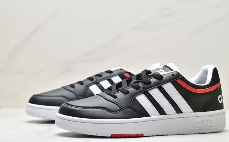 hype Adidas Sneakers