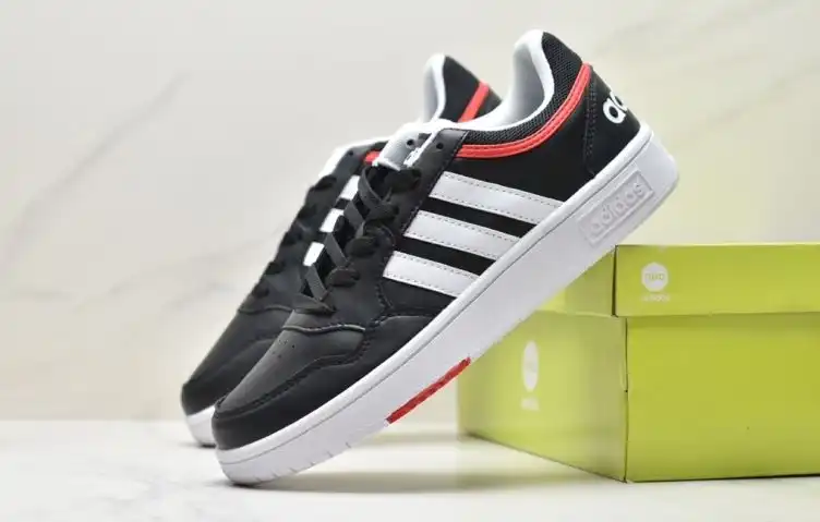 hype Adidas Sneakers