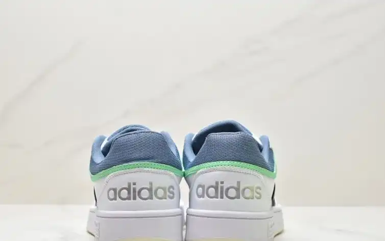 hype Adidas Sneakers