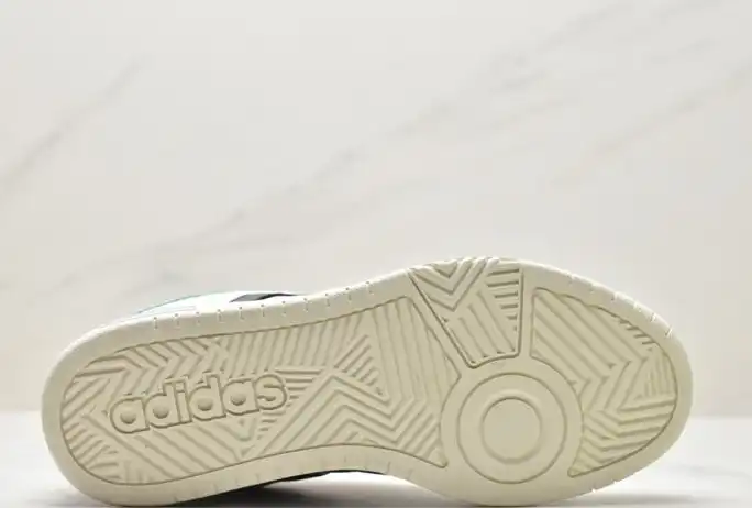 hype Adidas Sneakers