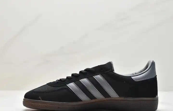 hype Adidas Sneakers