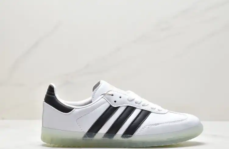 hype Adidas Sneakers