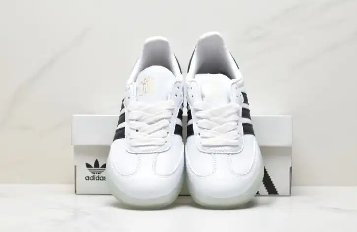 hype Adidas Sneakers