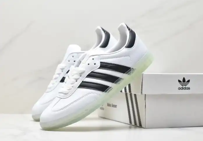 hype Adidas Sneakers