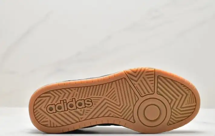 hype Adidas Sneakers