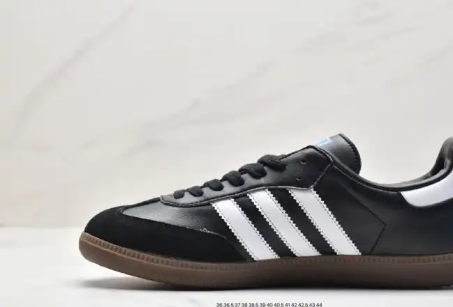 hype Adidas Sneakers