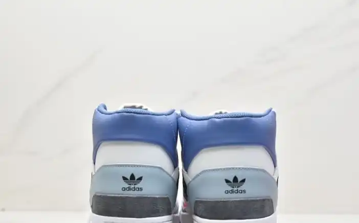 hype Adidas Sneakers