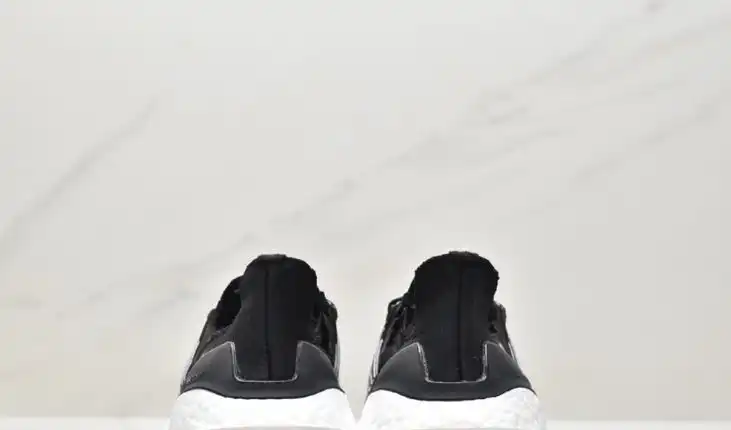 hype Adidas Sneakers