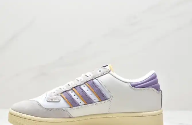 hype Adidas Sneakers