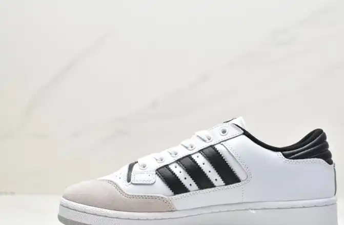 hype Adidas Sneakers