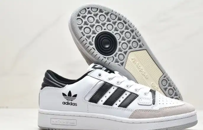 hype Adidas Sneakers