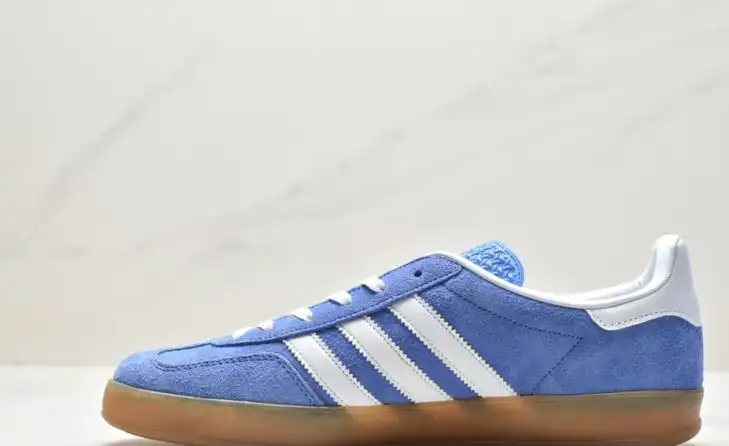 hype Adidas Sneakers