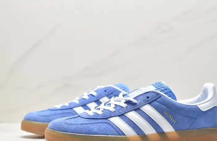 hype Adidas Sneakers