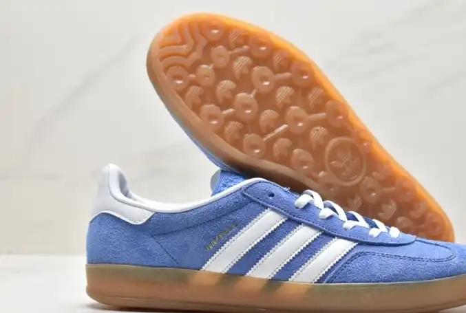 hype Adidas Sneakers