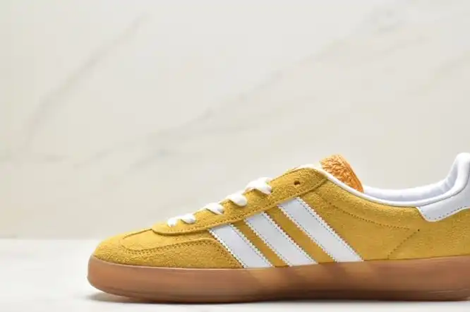 hype Adidas Sneakers