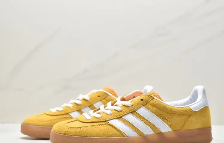 hype Adidas Sneakers