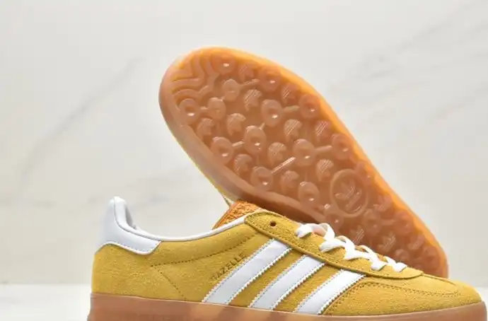 hype Adidas Sneakers