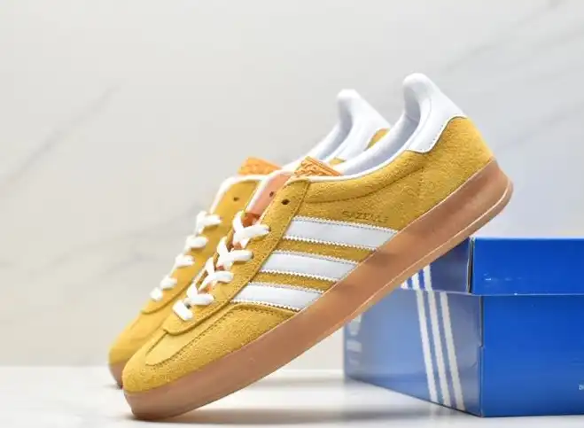 hype Adidas Sneakers