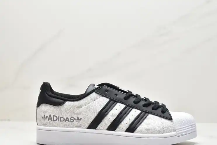 hype Adidas Sneakers