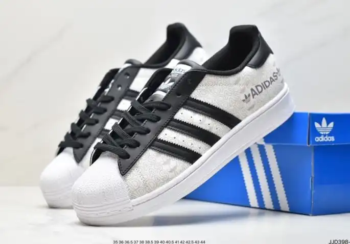 hype Adidas Sneakers