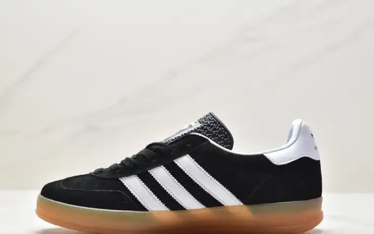 hype Adidas Sneakers