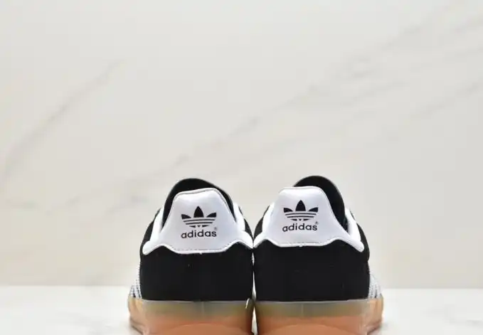 hype Adidas Sneakers