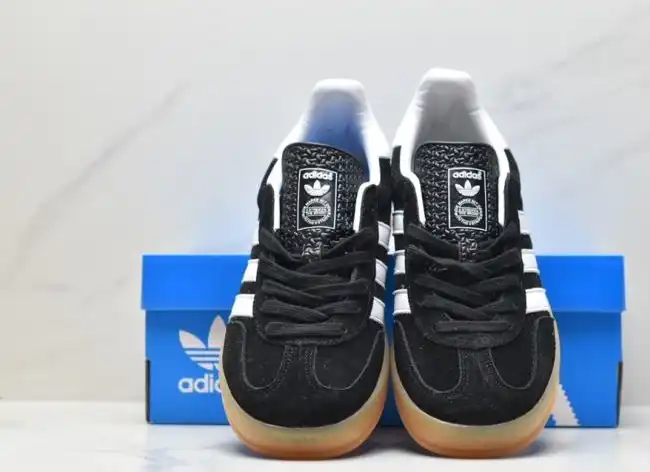 hype Adidas Sneakers