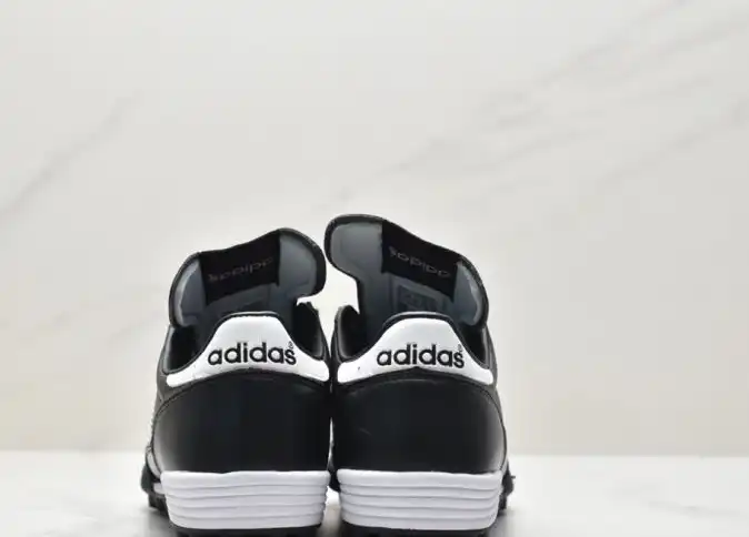 hype Adidas Sneakers