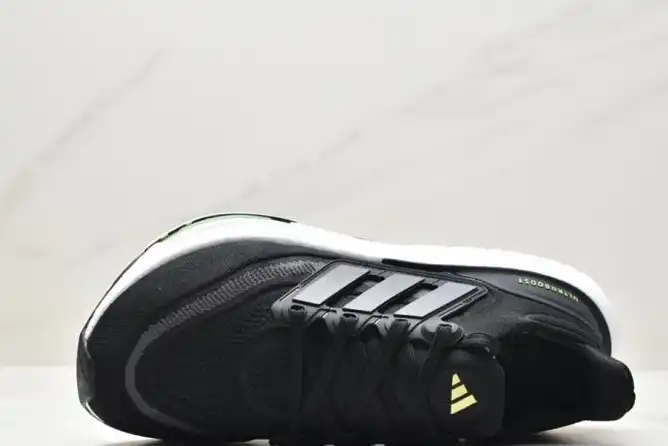 hype Adidas Sneakers