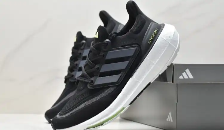 hype Adidas Sneakers