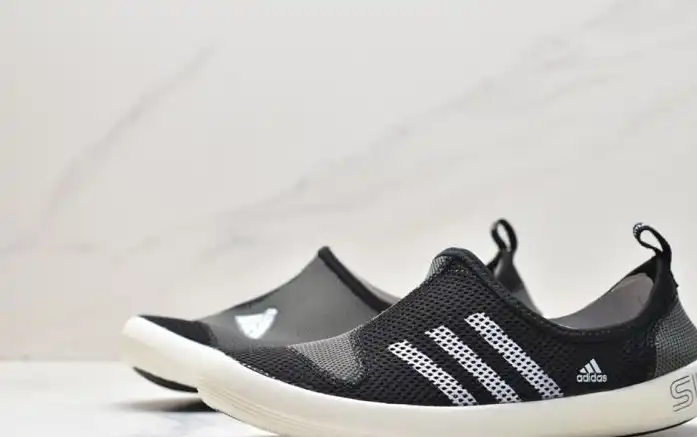 hype Adidas Sneakers