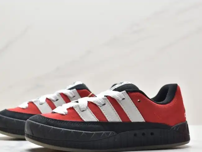 hype Adidas Sneakers