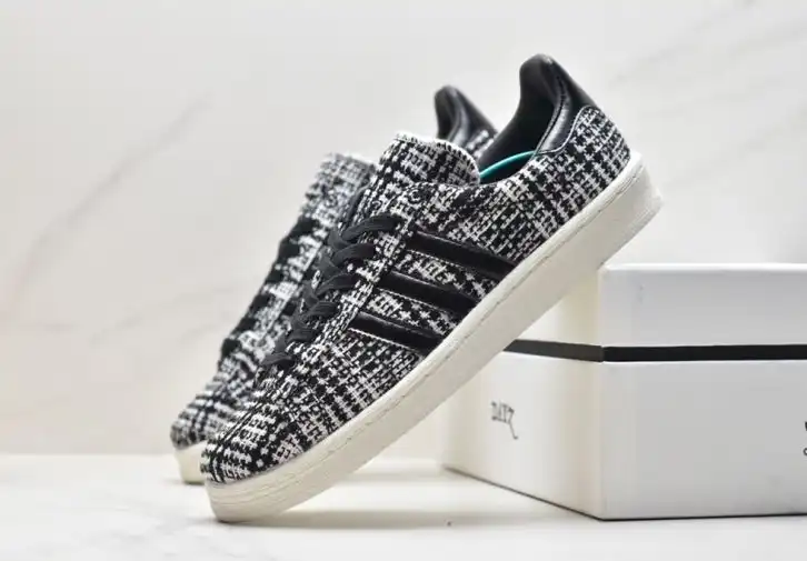 hype Adidas Sneakers