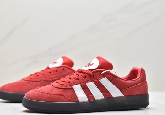 hype Adidas Sneakers