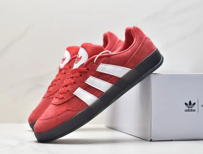 hype Adidas Sneakers