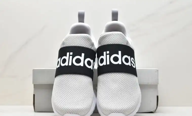 hype Adidas Sneakers