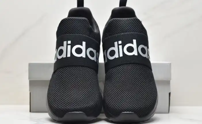 hype Adidas Sneakers