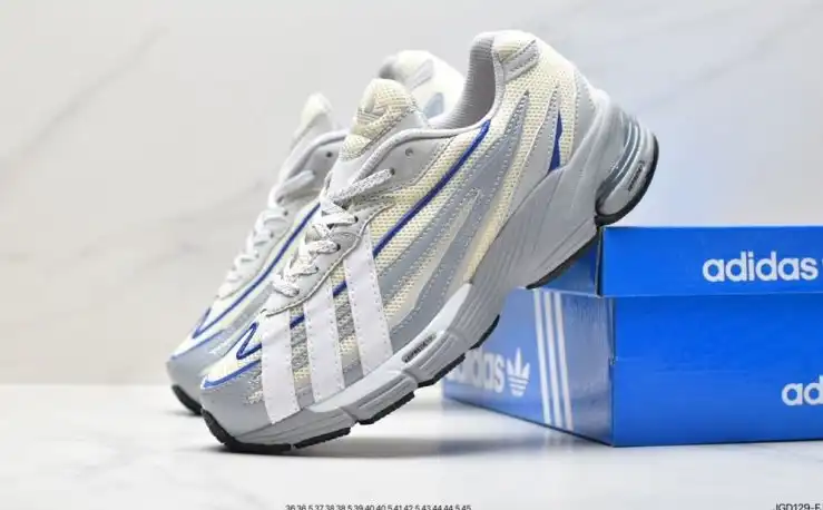 hype Adidas Sneakers