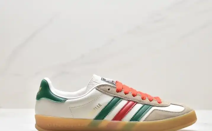 hype Adidas Sneakers