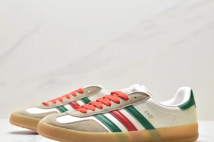 hype Adidas Sneakers