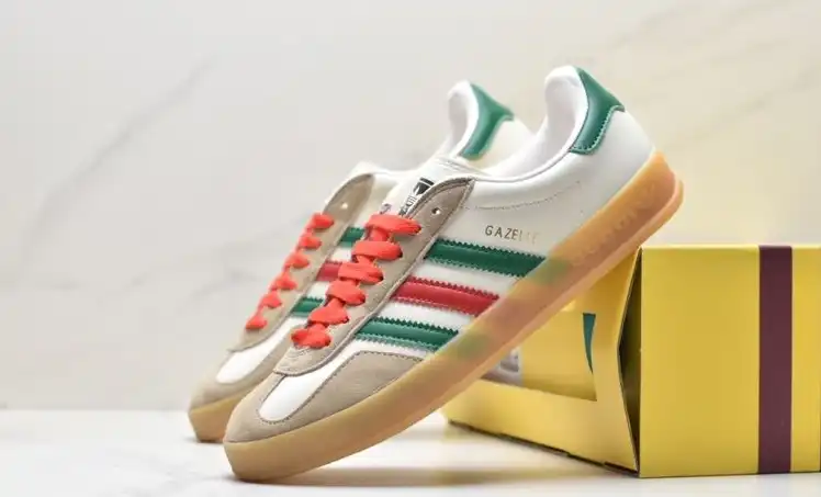 hype Adidas Sneakers