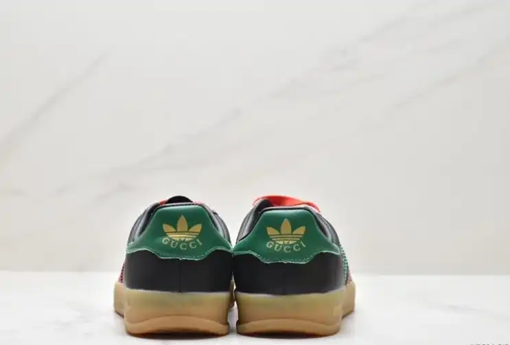 hype Adidas Sneakers