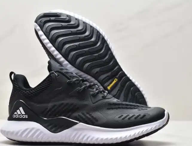 hype Adidas Sneakers